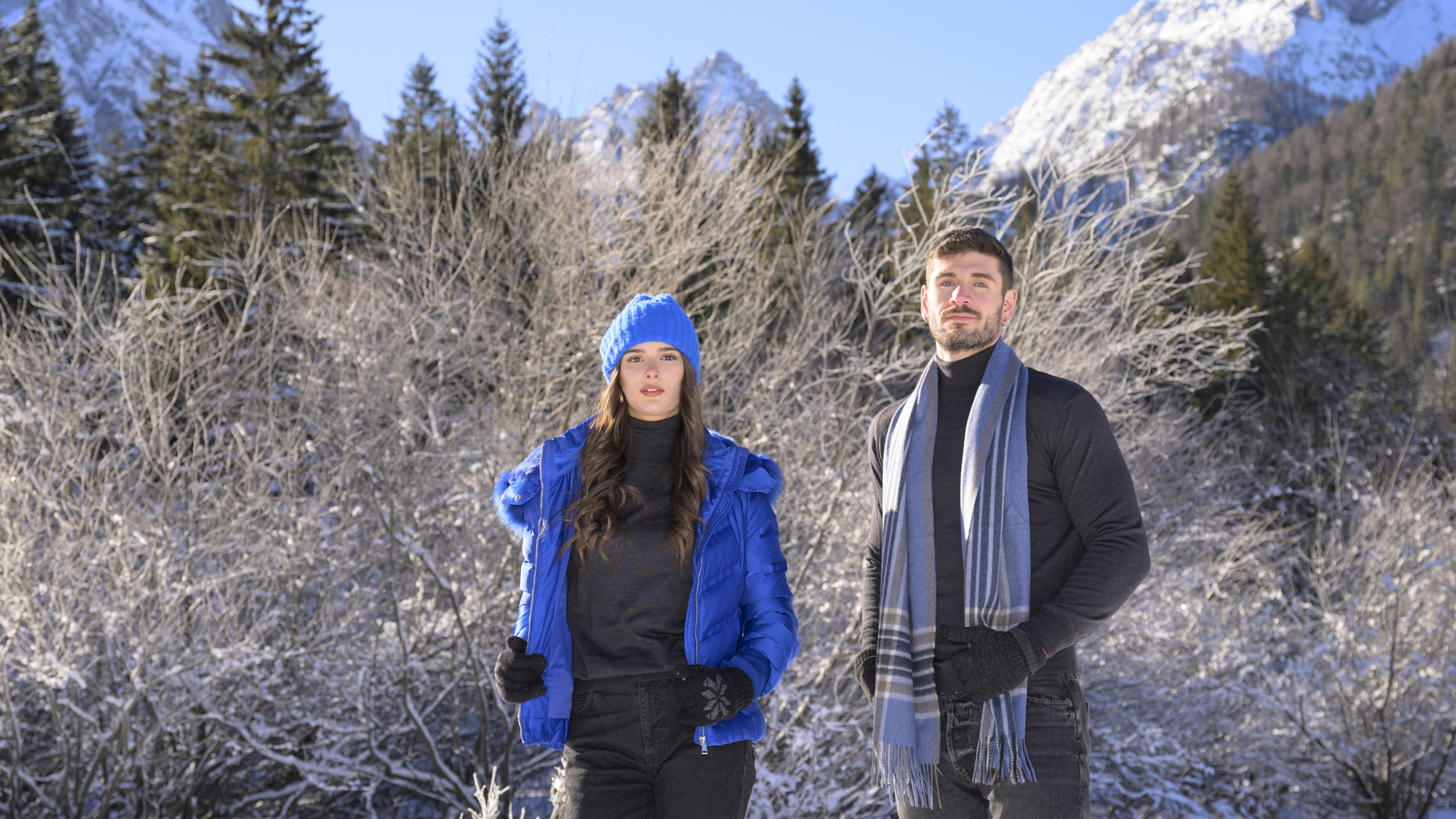 WAVE Immagine iniziale che mostra uomo e donna con top e camicia no stiro